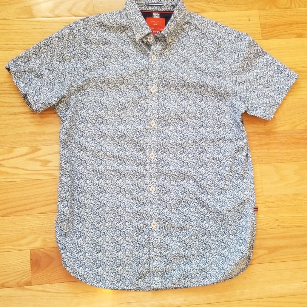 Short sleeve dress shirt